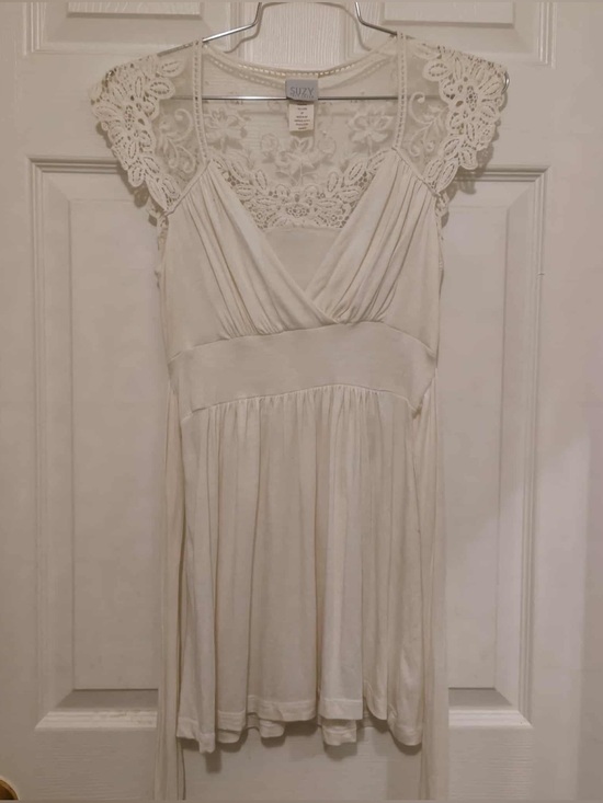 Suzy Shier Tops - *Free With Purchase* Suzy Shier Ivory Lace Empire Waist Top